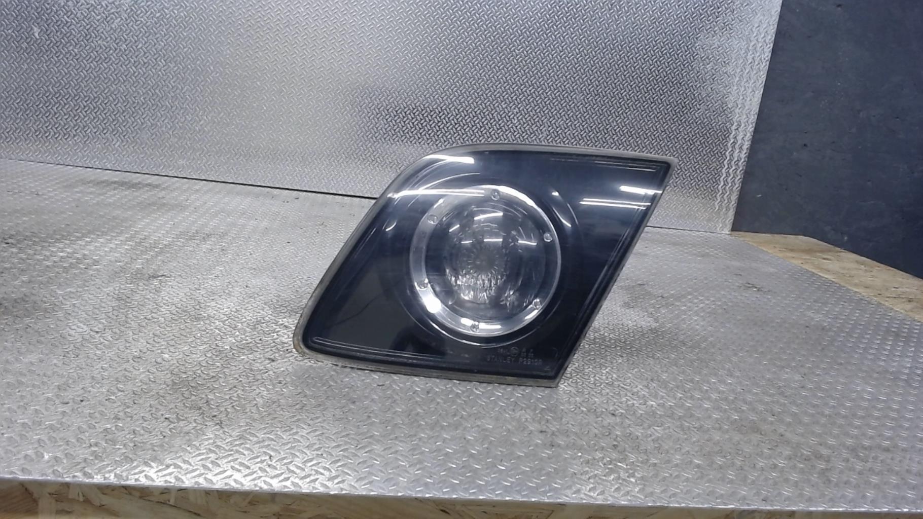 Feu arriere secondaire droit (feux) MAZDA 3 1 PHASE 2 Diesel - 1