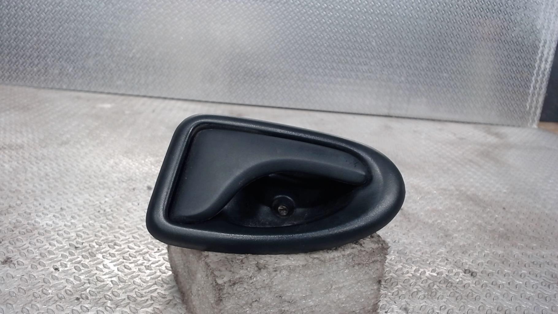 Poignee interieur avant droit IVECO DAILY Diesel - 1