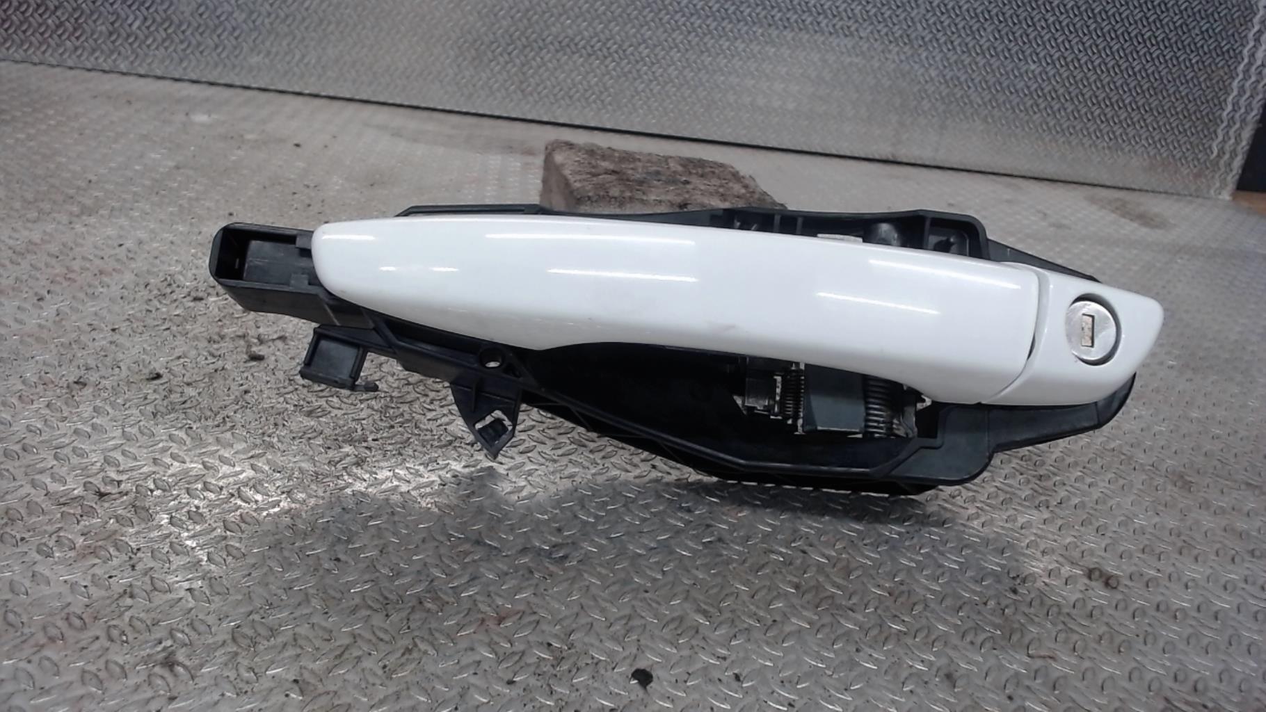 Poignee porte avant gauche CITROEN C3 3 PHASE 1 Essence - 1