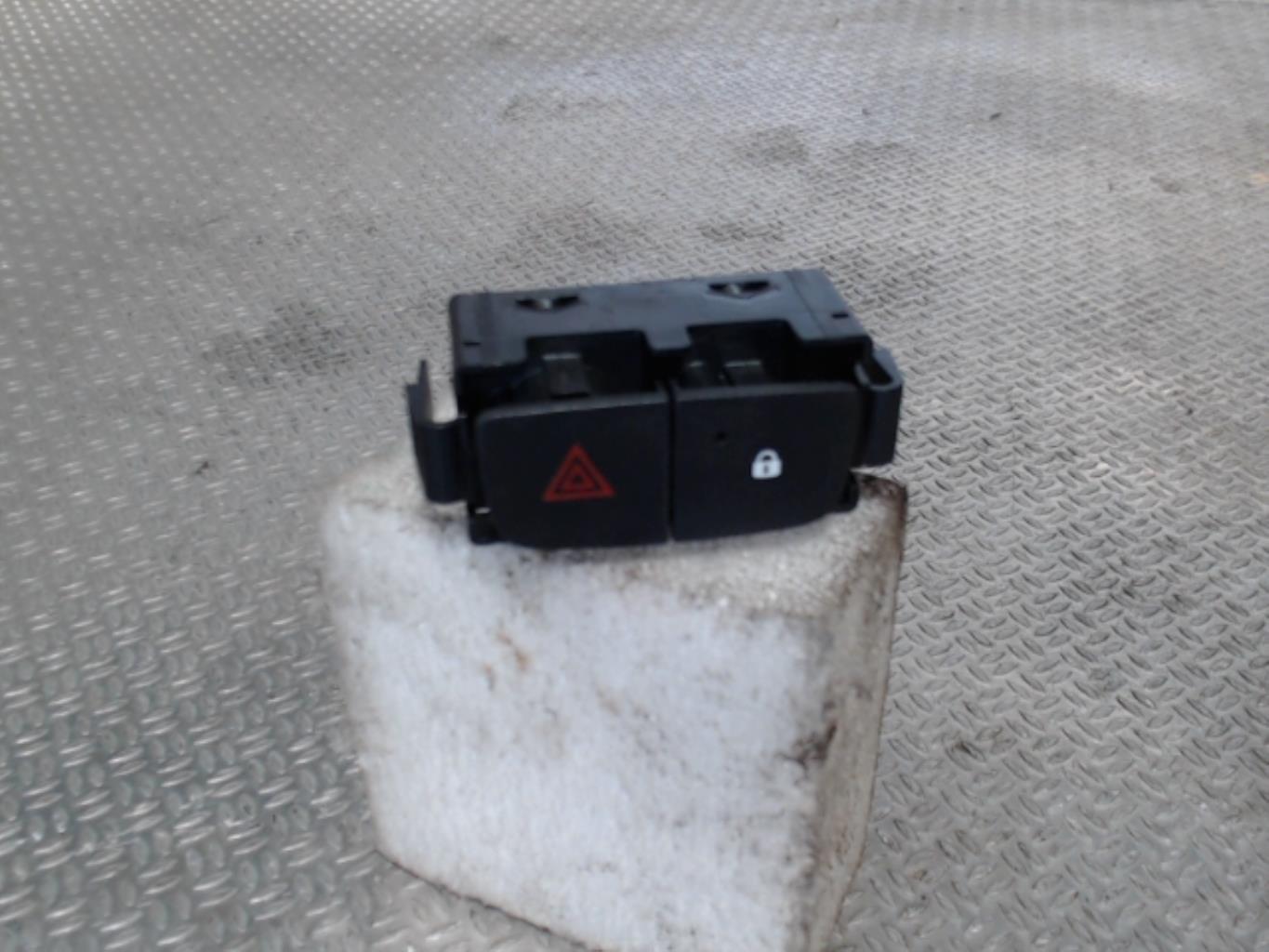 Bouton de warning RENAULT TRAFIC 3  - 1