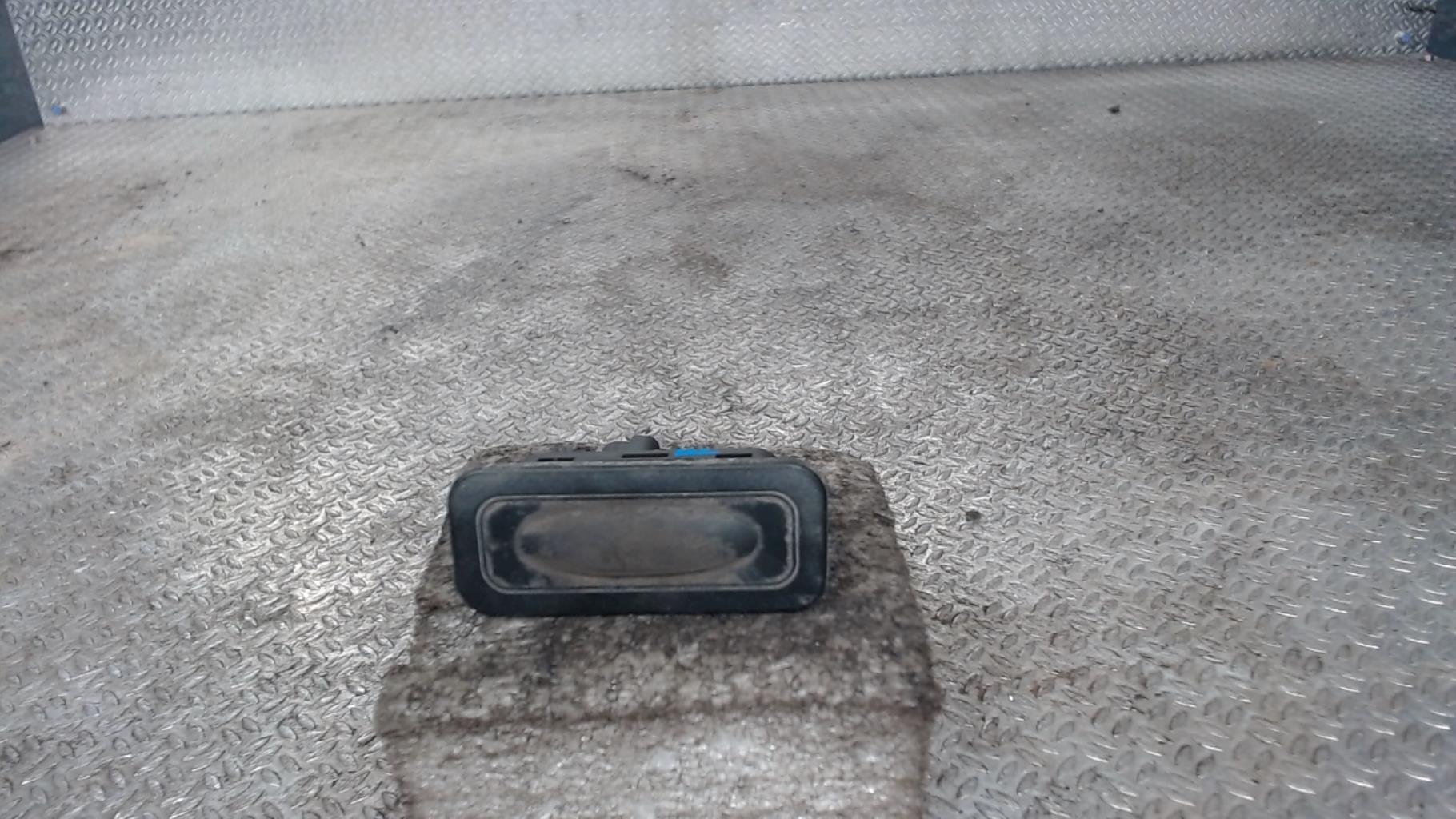 Bouton de coffre RENAULT SCENIC 3 PHASE 2 Diesel - 1