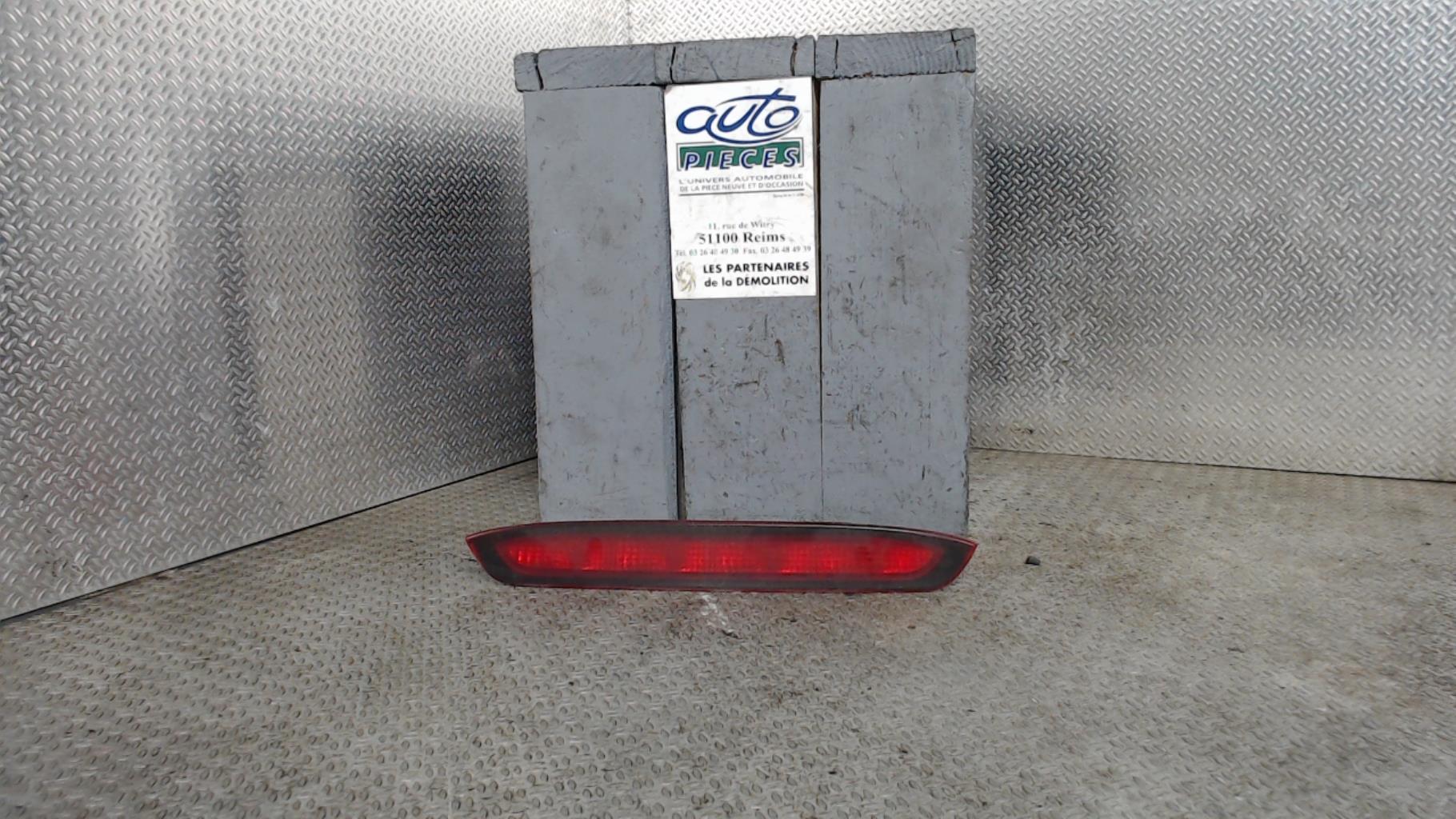 Feu arriere stop central TOYOTA COROLLA VERSO 1 Diesel - 1