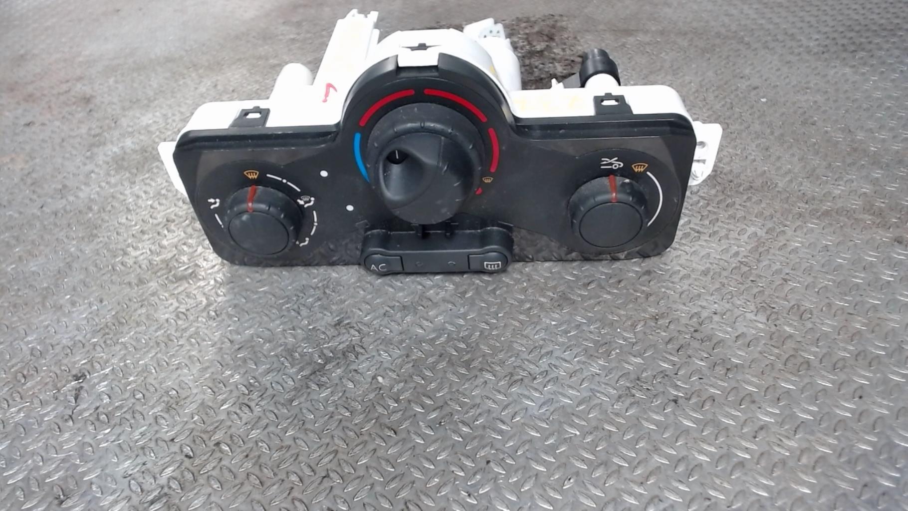 Commande chauffage RENAULT MODUS PHASE 2 Essence - 1