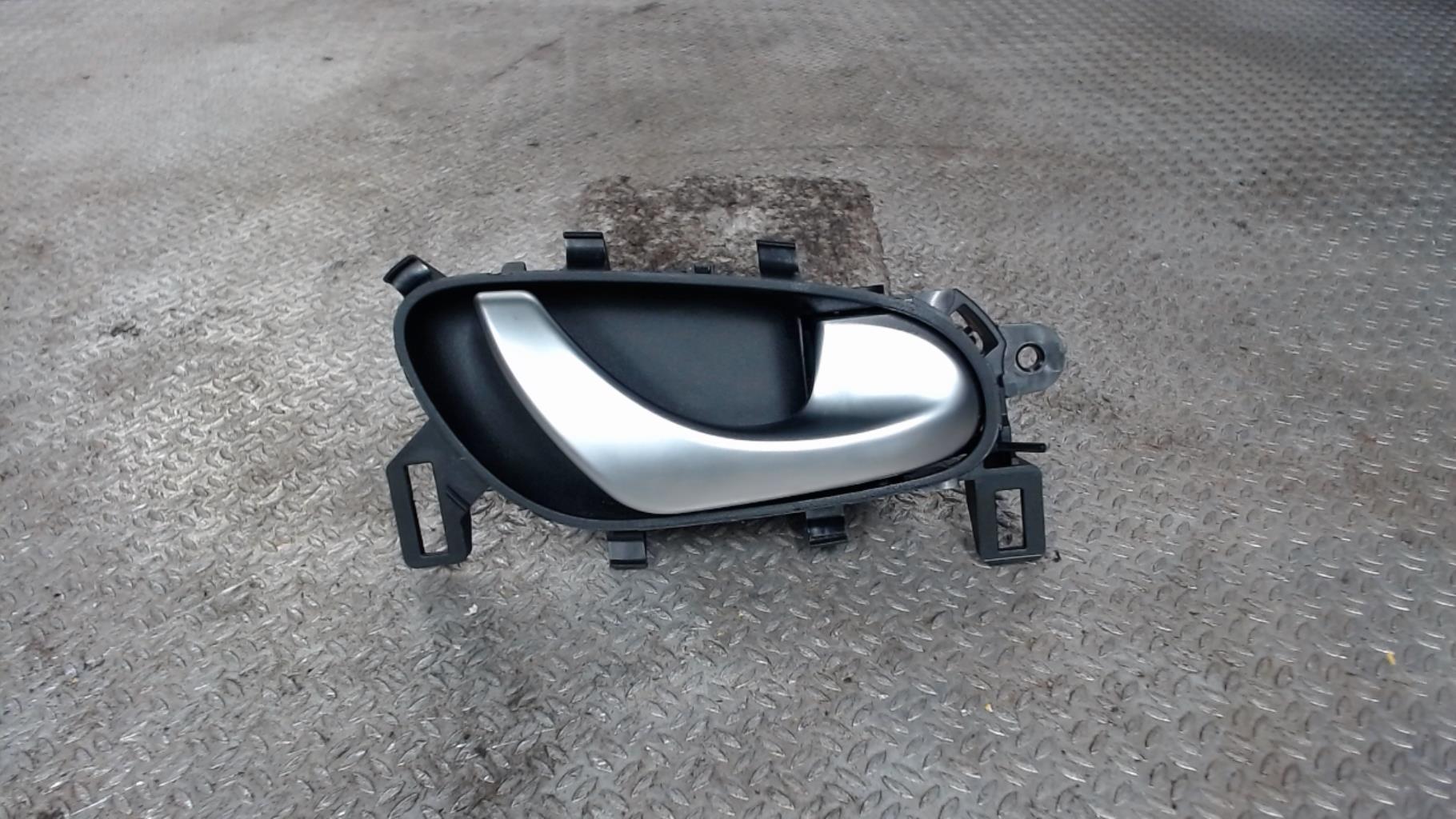 Poignee interieur avant droit RENAULT LATITUDE Diesel - 1