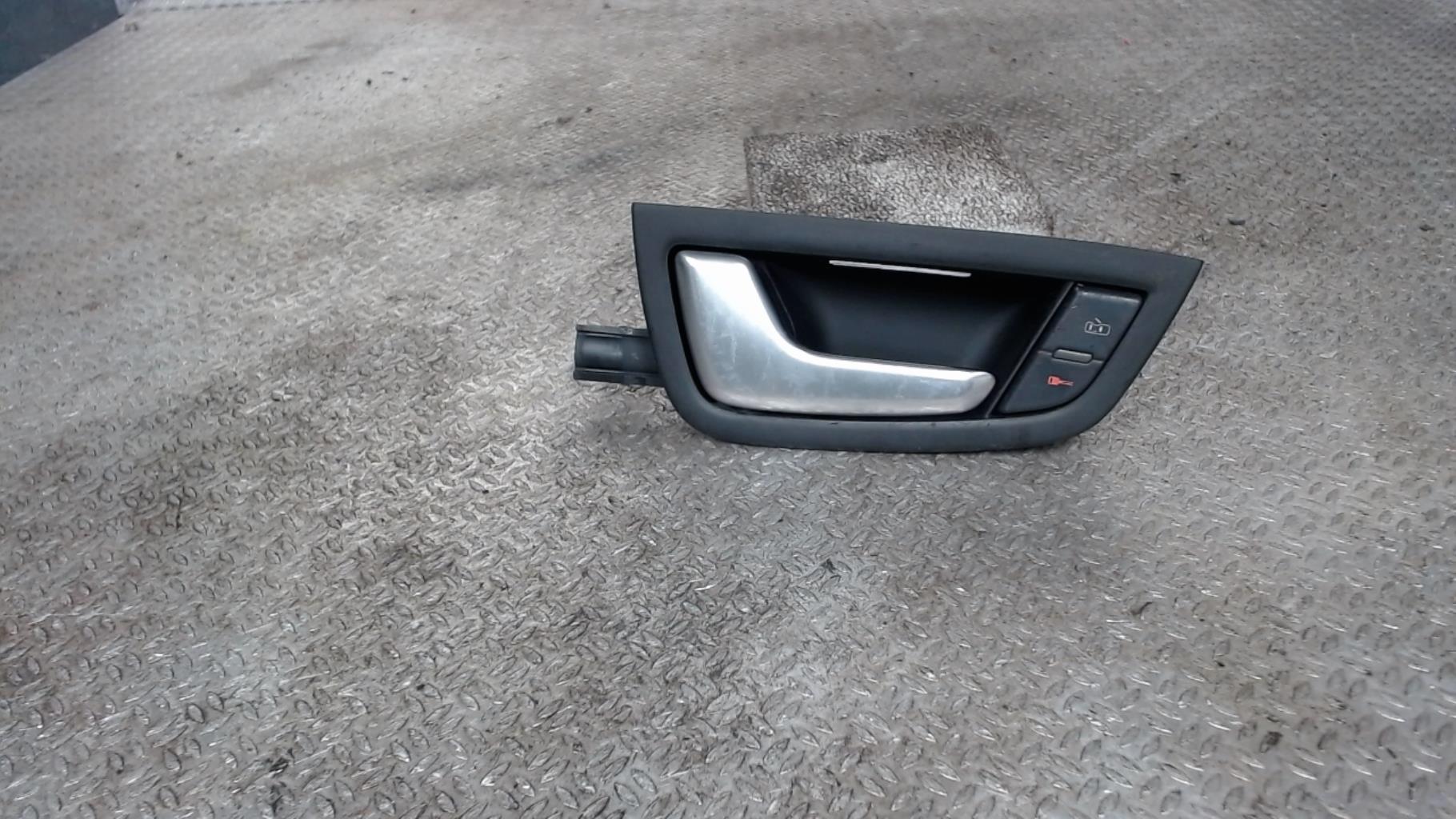 Poignee interieur avant gauche AUDI A8 2 PHASE 1 Diesel - 1