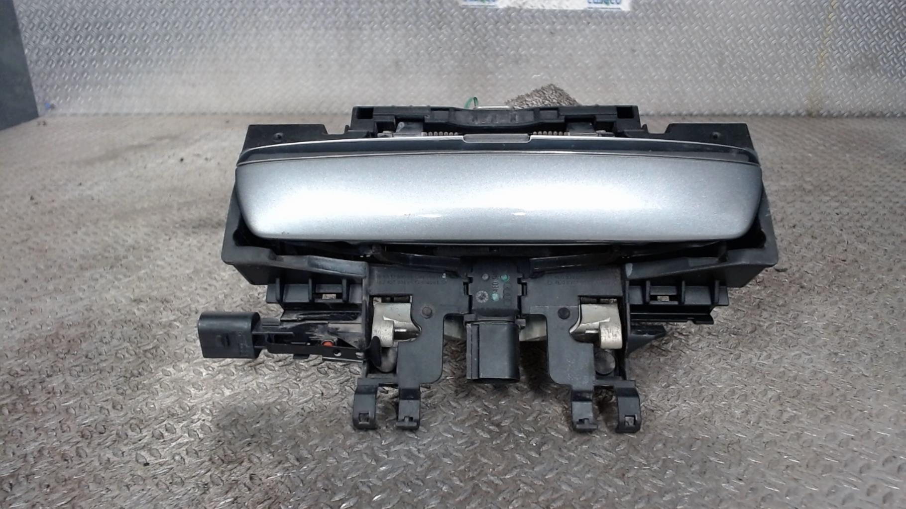 Poignee porte avant gauche AUDI A8 2 PHASE 1 Diesel - 1
