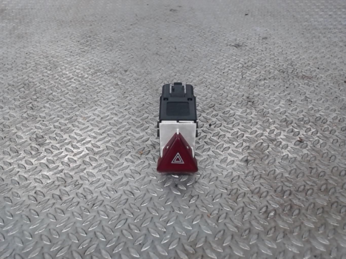 Bouton de warning VOLKSWAGEN PASSAT 5 CC COUPE  - 1