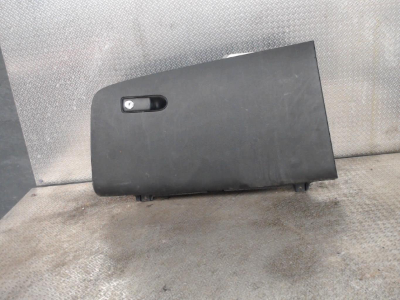 Boite a gants MERCEDES VITO 447 Diesel - 1