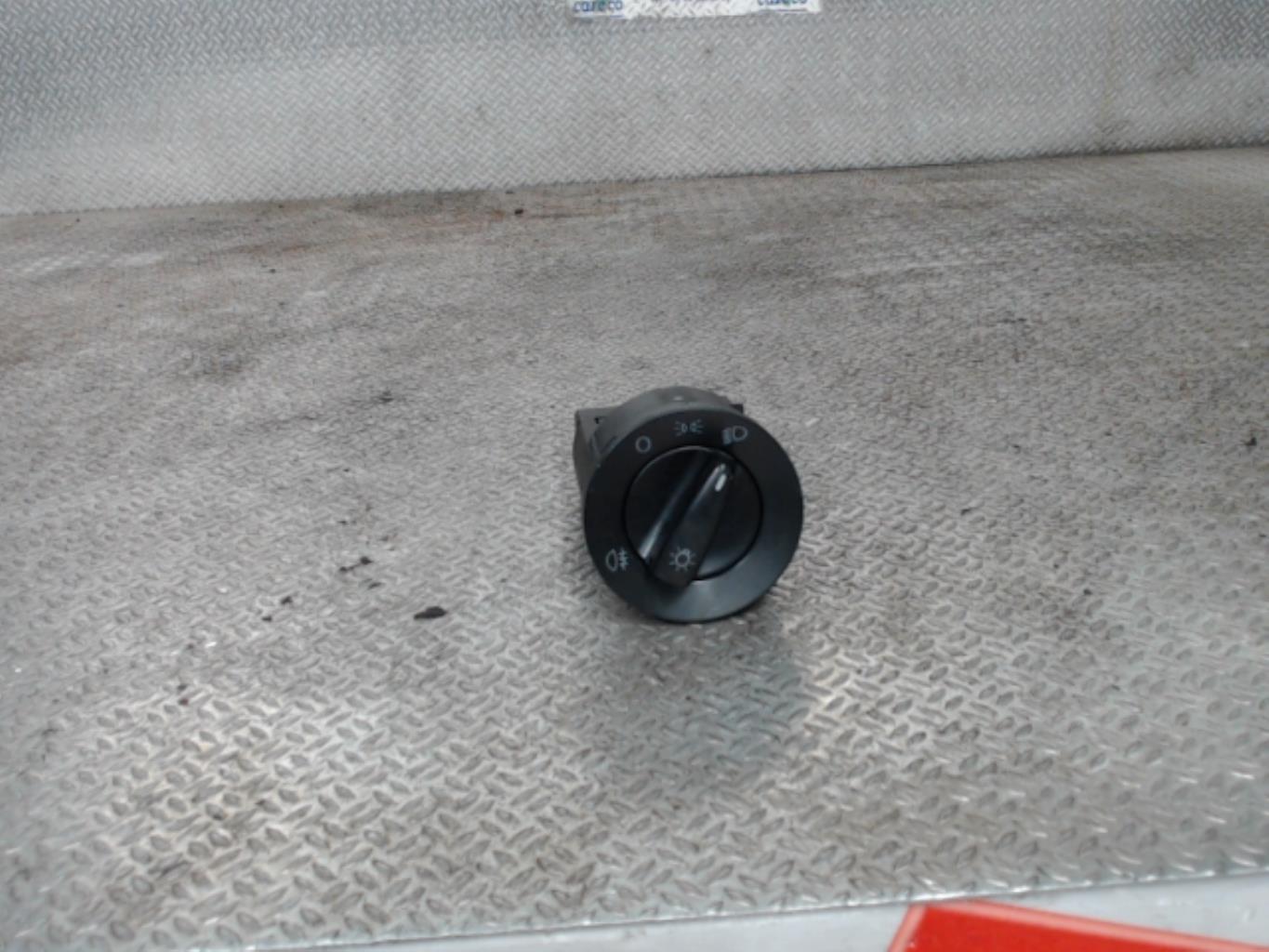 Commande de phare VOLKSWAGEN POLO 3 PHASE 2 Essence - 1