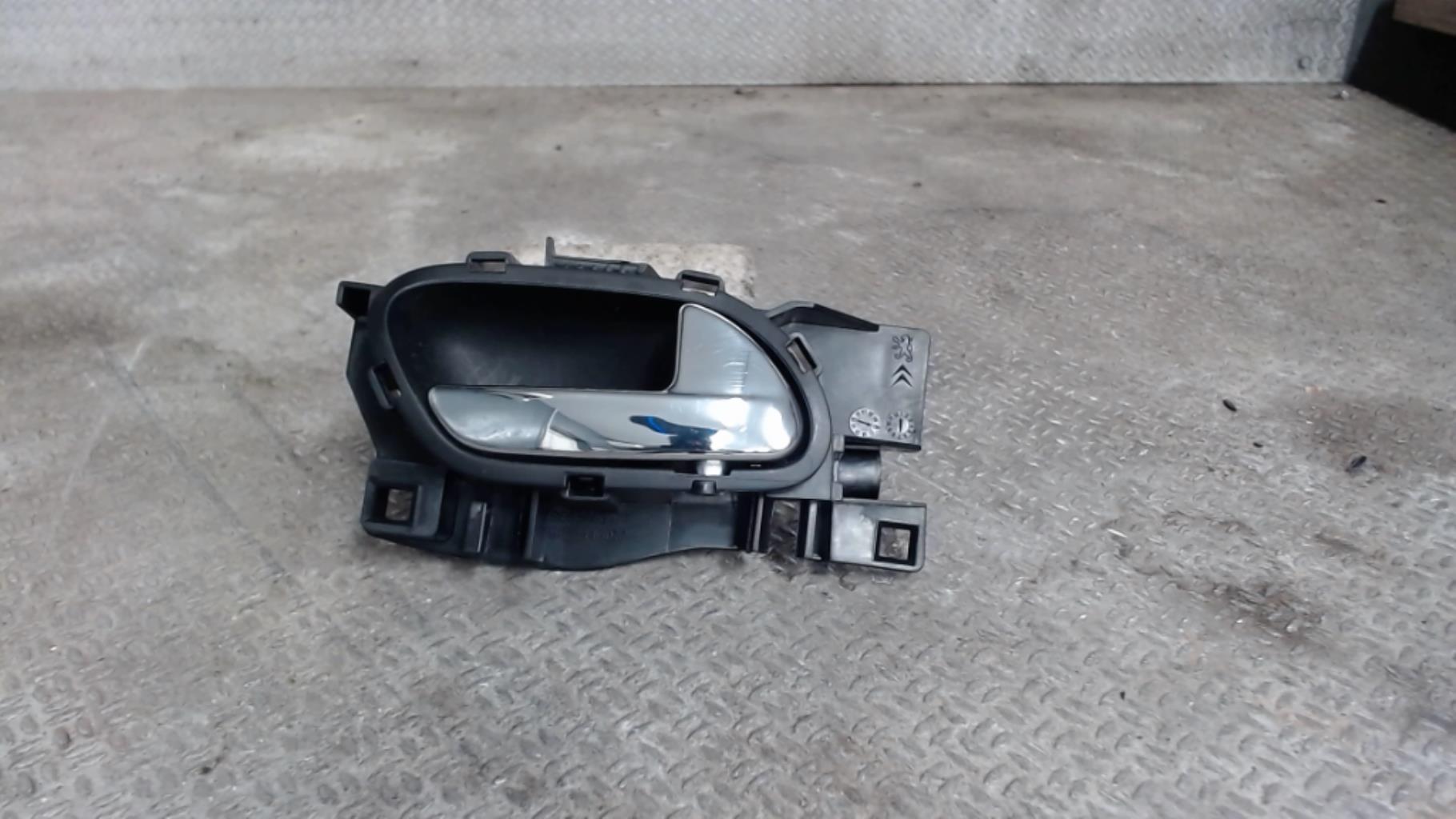 Poignee interieur avant droit CITROEN DS3 PHASE 1 Diesel - 1