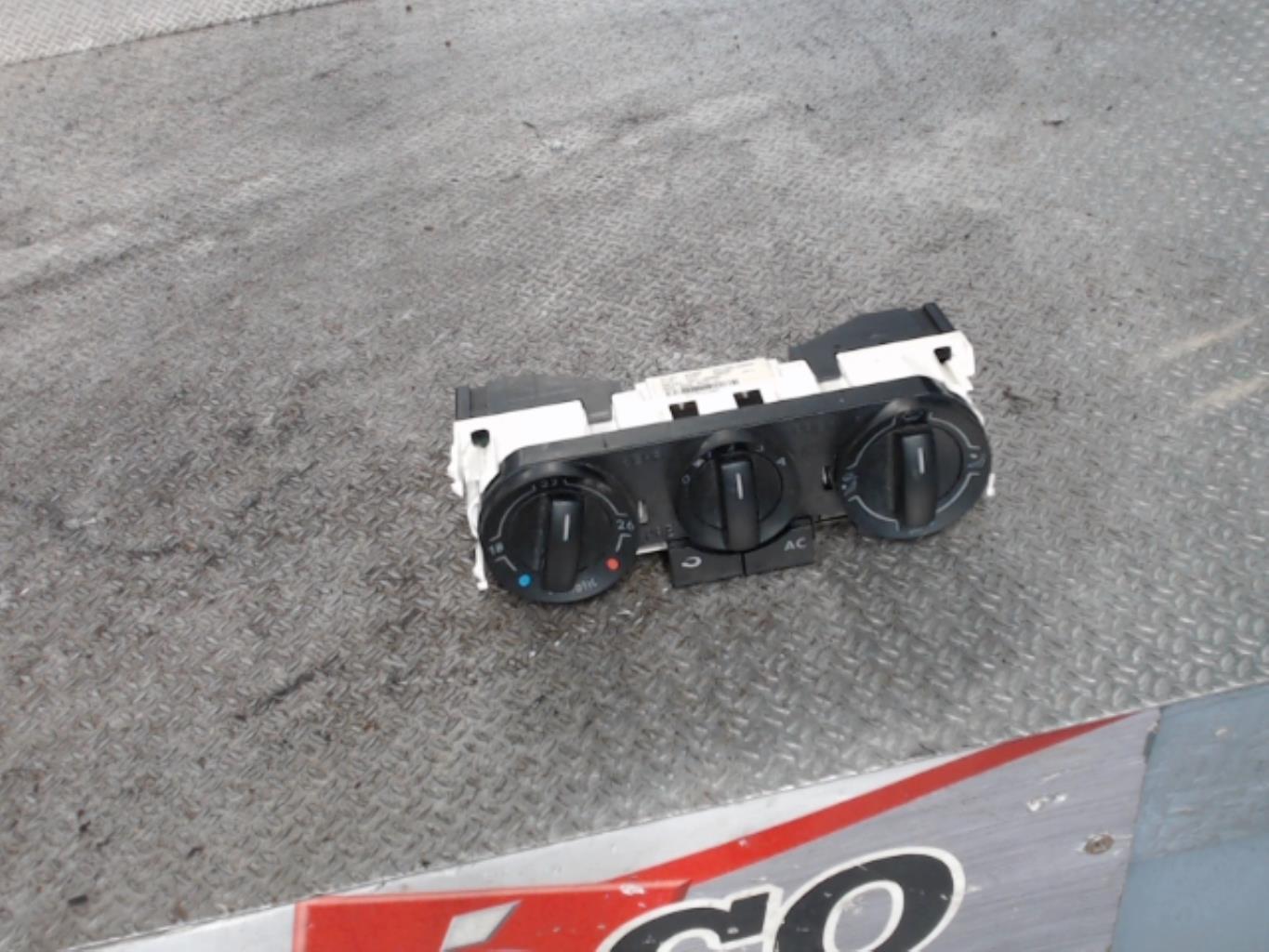 Commande chauffage VOLKSWAGEN POLO 4 PHASE 2 Diesel - 1