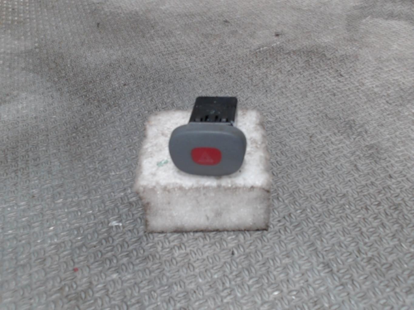 Bouton de warning RENAULT CLIO 2 PHASE 1 Essence - 1