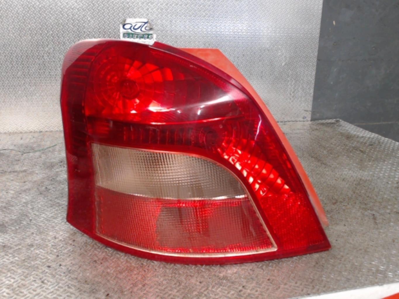 Feu arriere principal gauche (feux) TOYOTA YARIS 2 PHASE 1 Diesel - 1