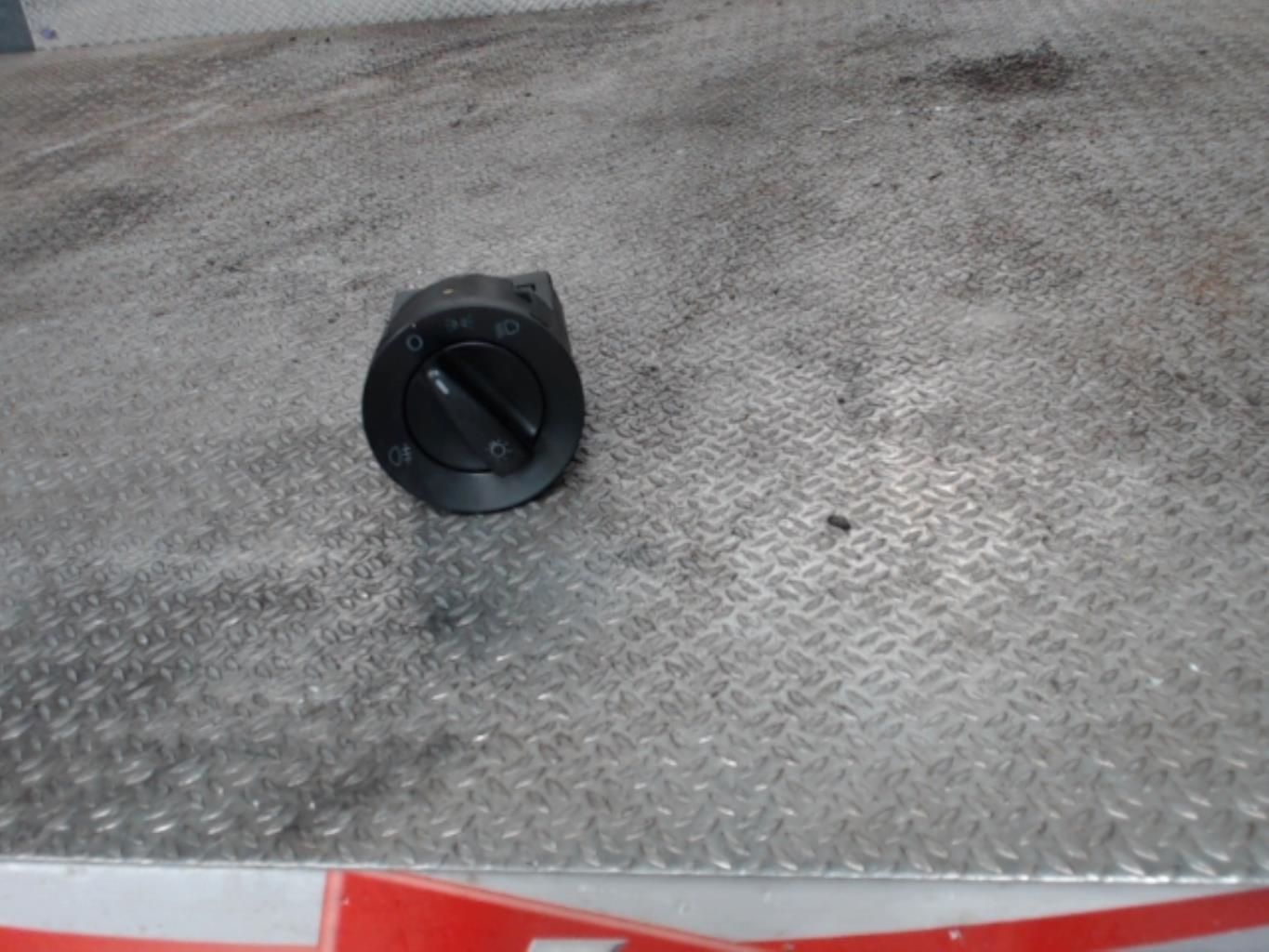 Commodo phare VOLKSWAGEN POLO 3 PHASE 2 Essence - 1