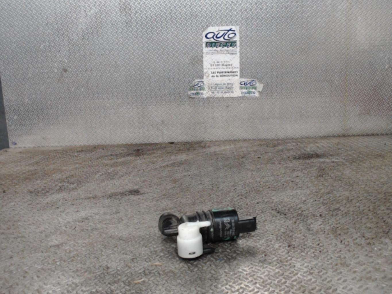 Pompe lave glace avant CITROEN C4 CACTUS Diesel - 1