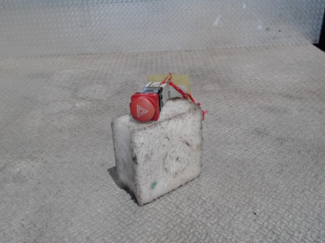 Bouton de warning CITROEN XSARA  - 1