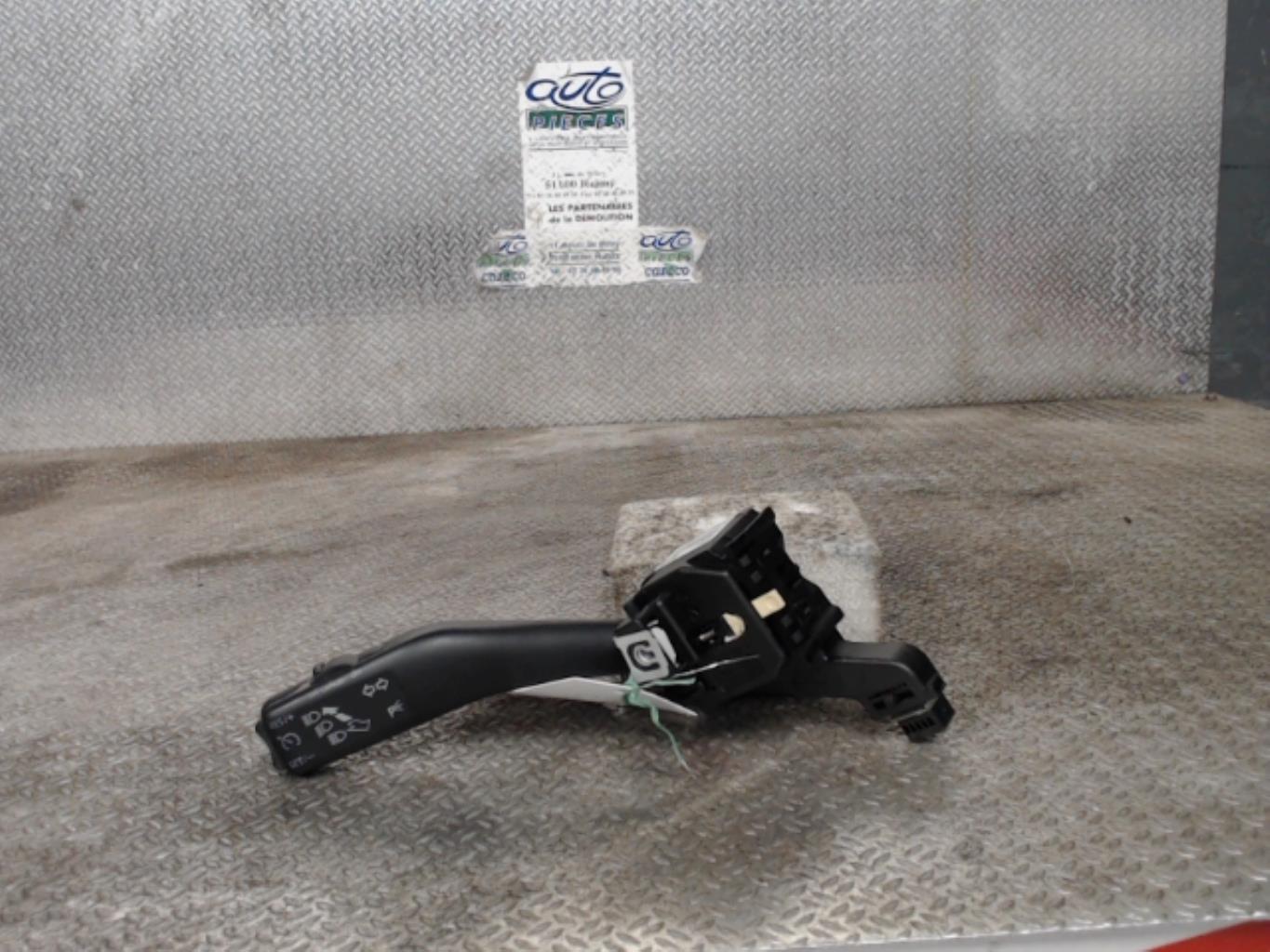 Commodo phare VOLKSWAGEN GOLF 6 Diesel - 1