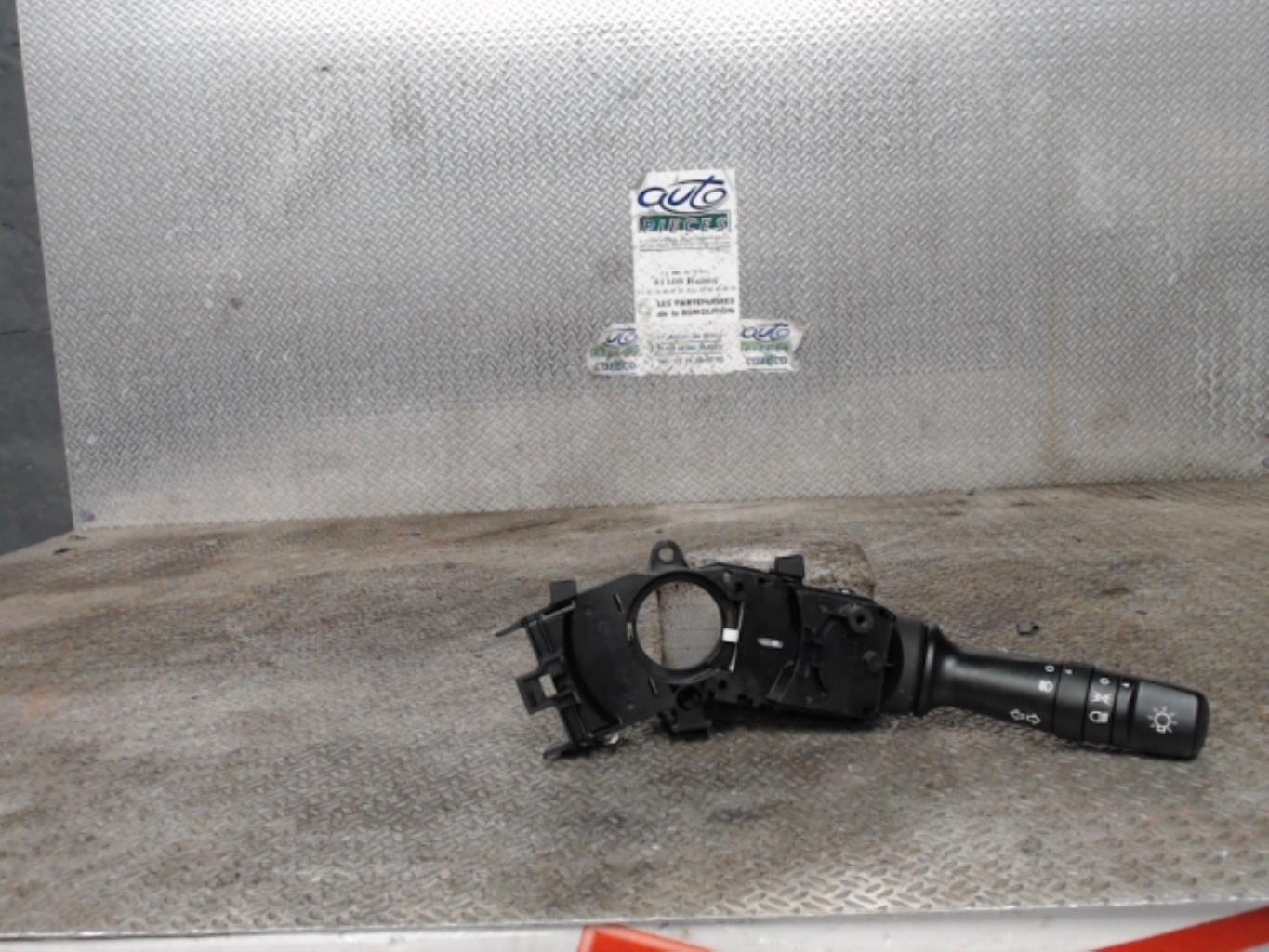 Commodo phare KIA RIO 3 PHASE 1 Essence - 1