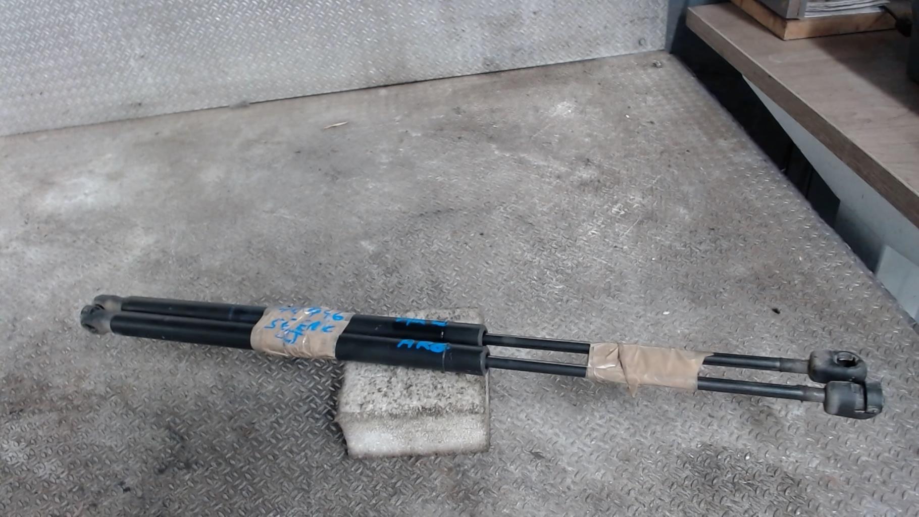 Verin de coffre RENAULT SCENIC 2 PHASE 2 Diesel - 1