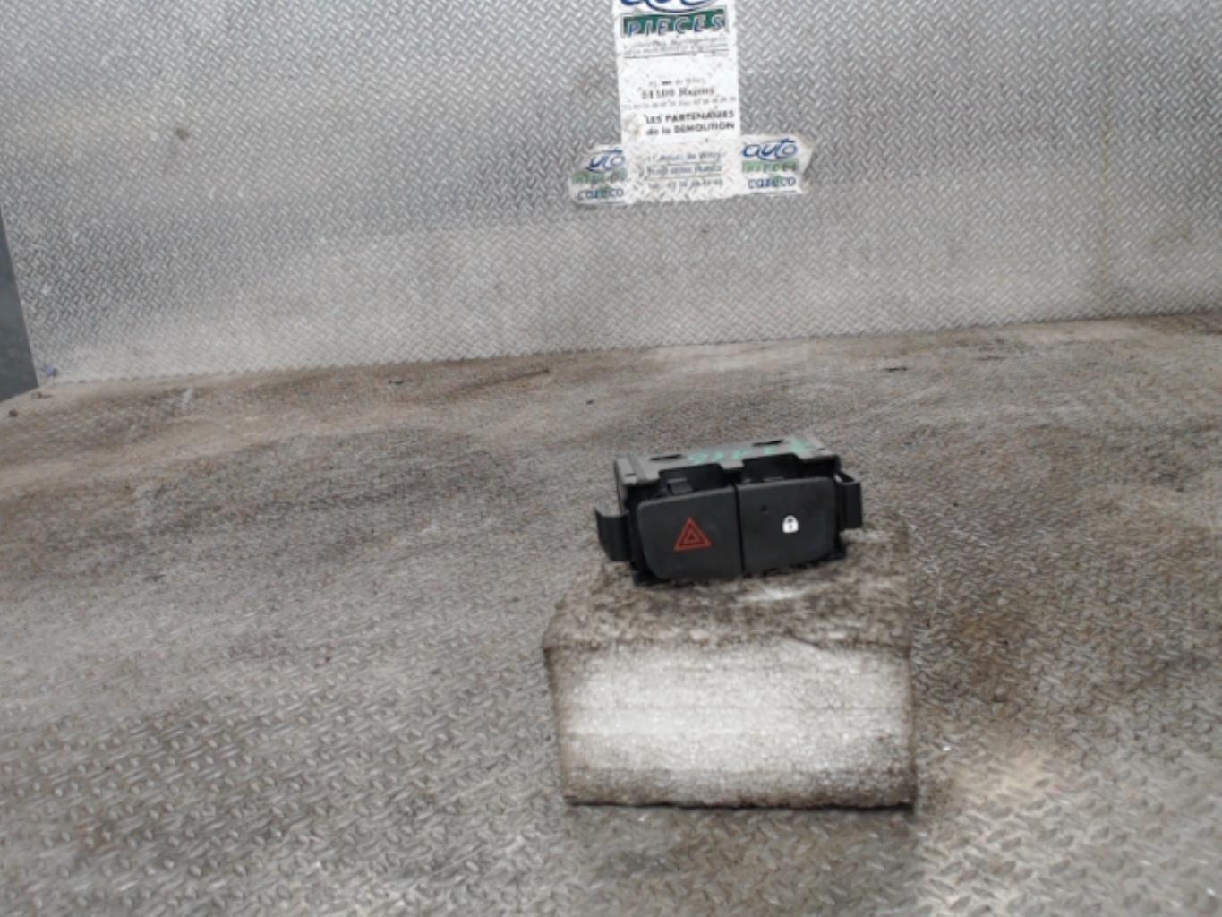 Bouton de warning RENAULT TRAFIC 3 COURT PHASE 2 Diesel - 1
