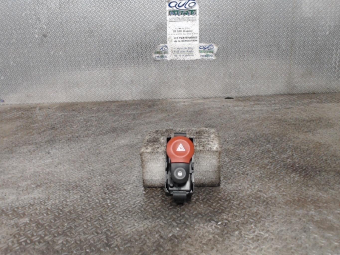 Bouton de warning RENAULT KANGOO 2 PHASE 1 Diesel - 1