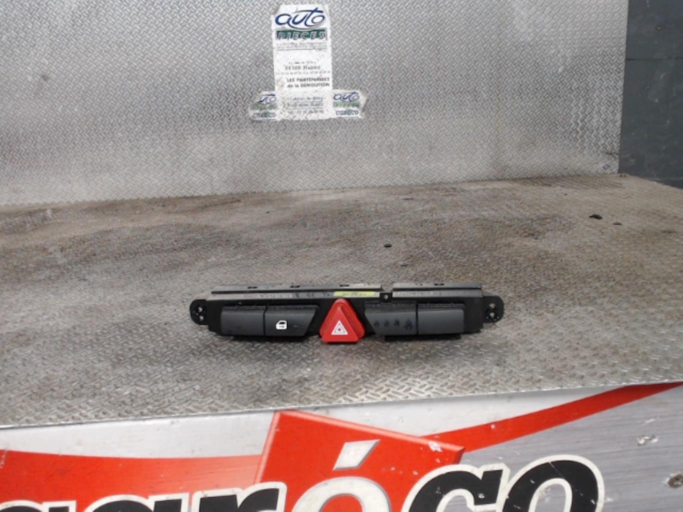 Bouton de warning KIA CEE-D 1 SPORT WAGON PHASE 1 BREAK Diesel - 1