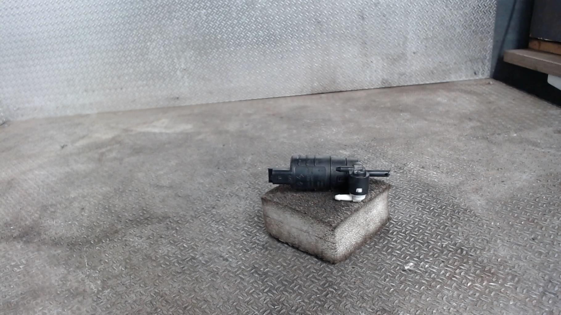 Pompe lave glace avant RENAULT CLIO 2 PHASE 2 Essence - 1