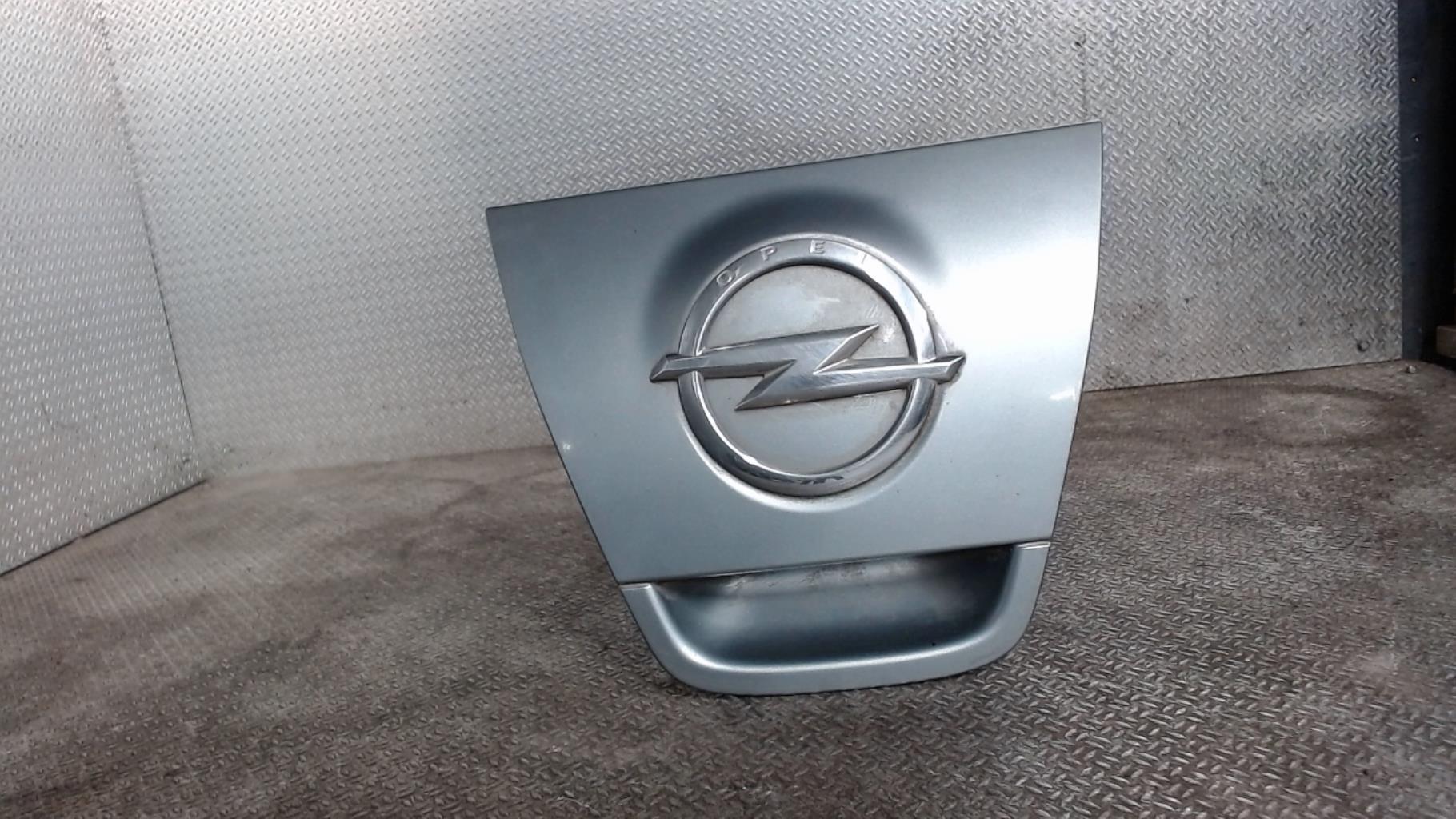 Bouton de coffre OPEL ASTRA J PHASE 1 Diesel - 1