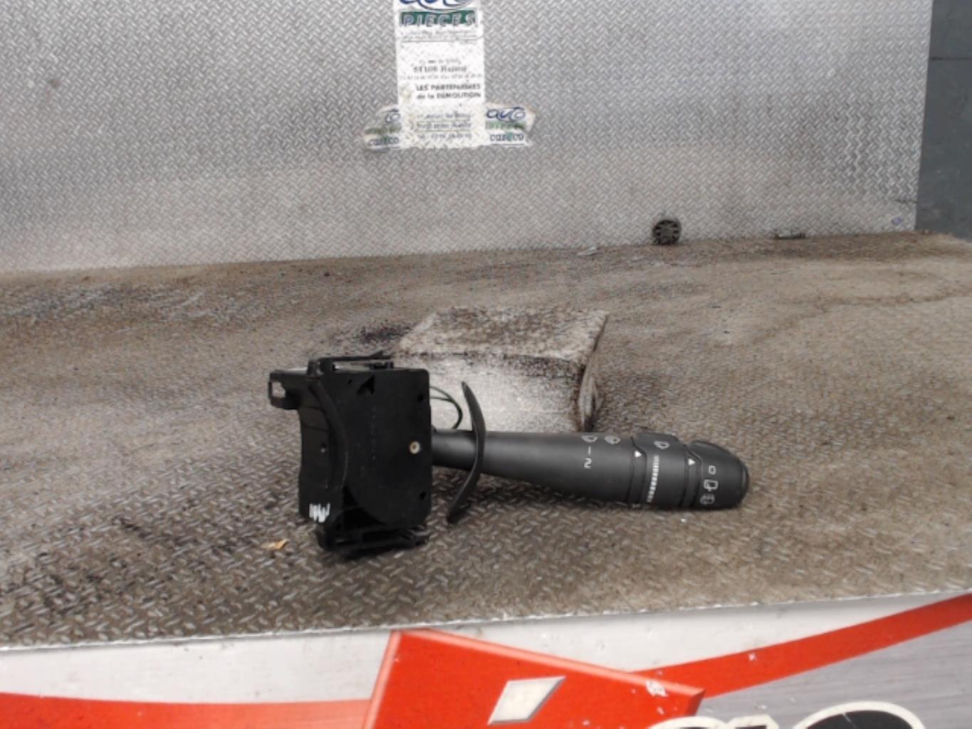 Commodo d'essuie glaces RENAULT TWINGO 2 PHASE 1 Diesel - 1