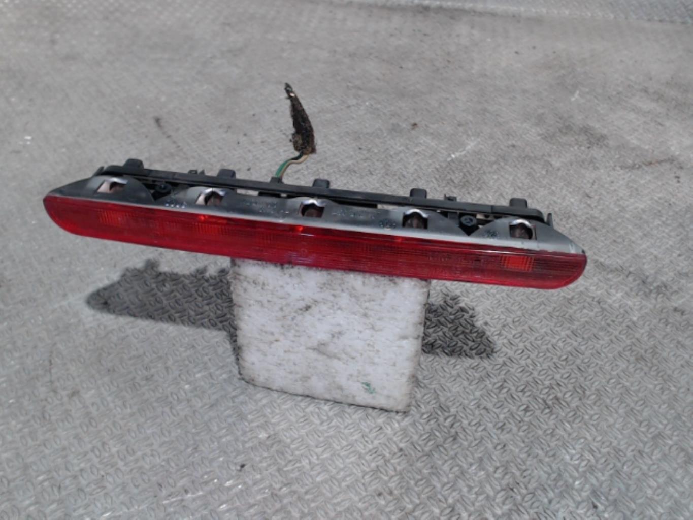 Feu arriere stop central PEUGEOT 106 PHASE 2 Essence - 1