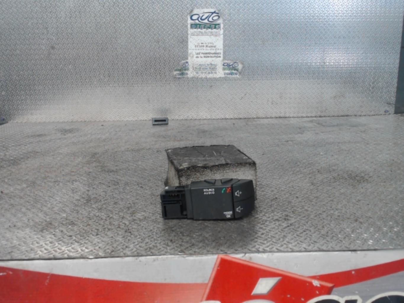 Commande autoradio RENAULT CLIO 4 PHASE 1 Diesel - 1