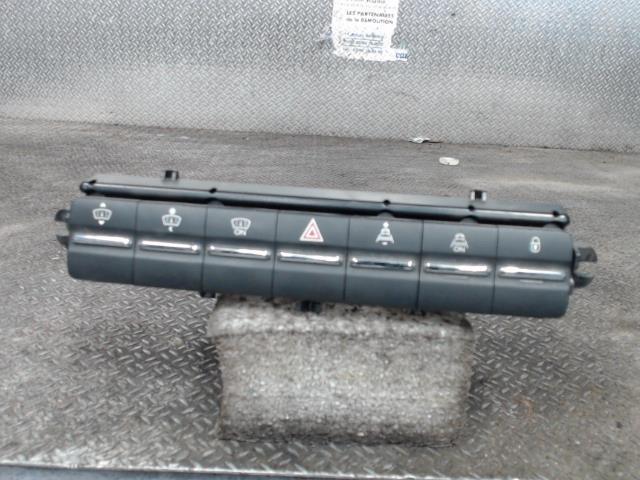 Bouton de warning PEUGEOT 5008 1 PHASE 1 Diesel - 1