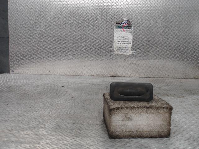 Bouton de coffre RENAULT MEGANE 3 PHASE 1 BREAK Diesel - 1