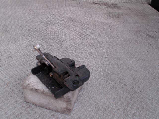 Fermeture centralisee coffre VOLKSWAGEN GOLF 4 Diesel - 1