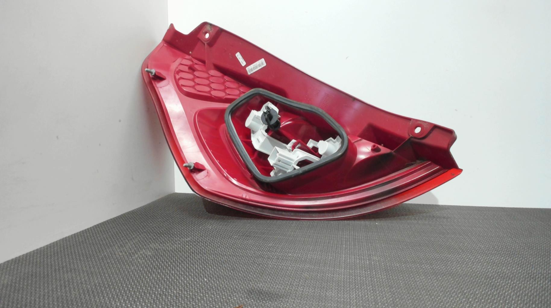 Image Feu arriere principal droit (feux) - FORD FIESTA 6