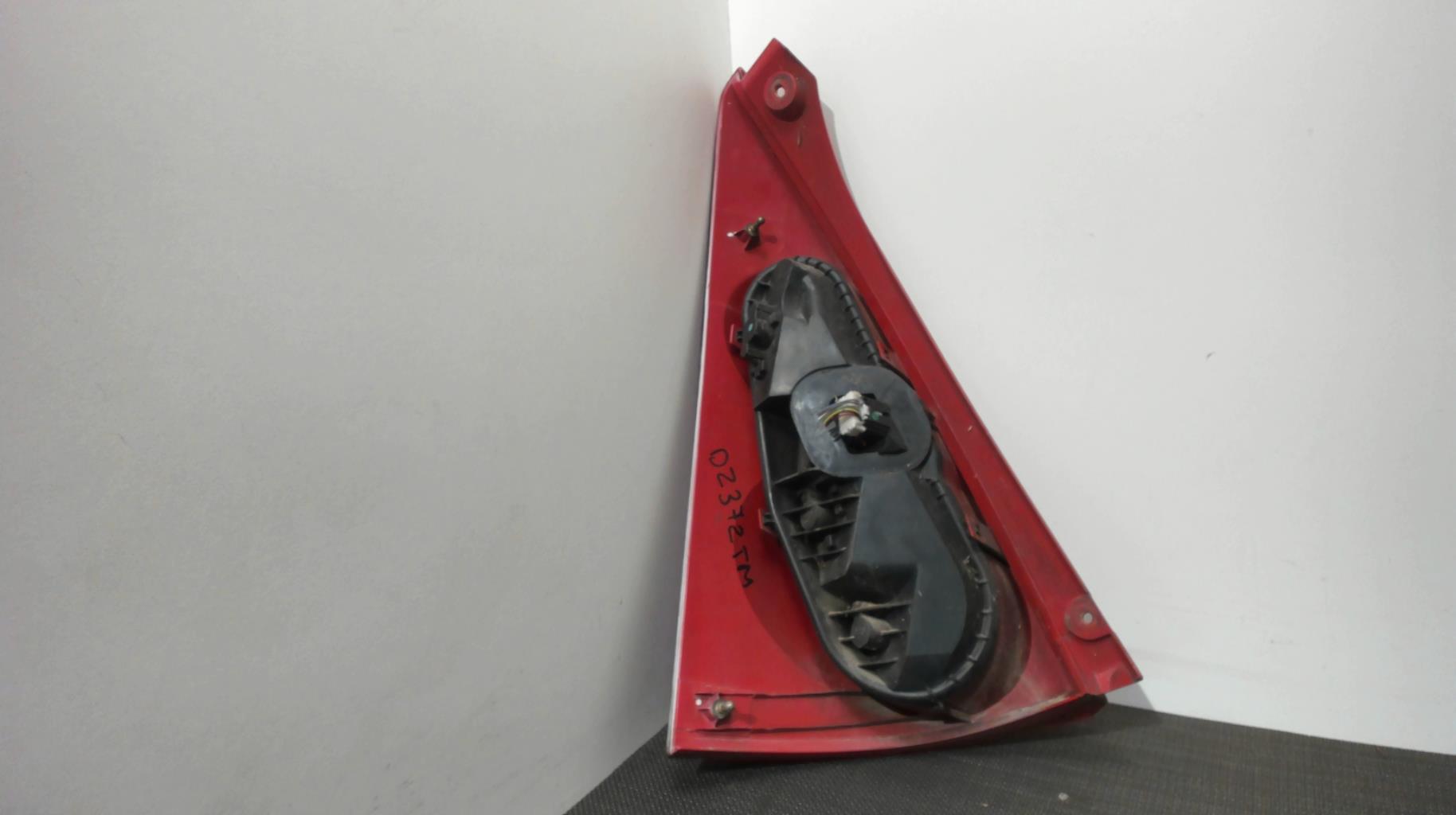 Image Feu arriere principal droit (feux) - PEUGEOT 107