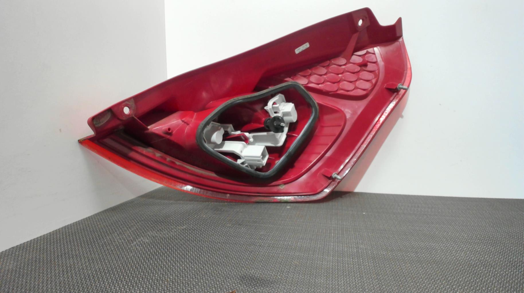 Image Feu arriere principal gauche (feux) - FORD FIESTA 6