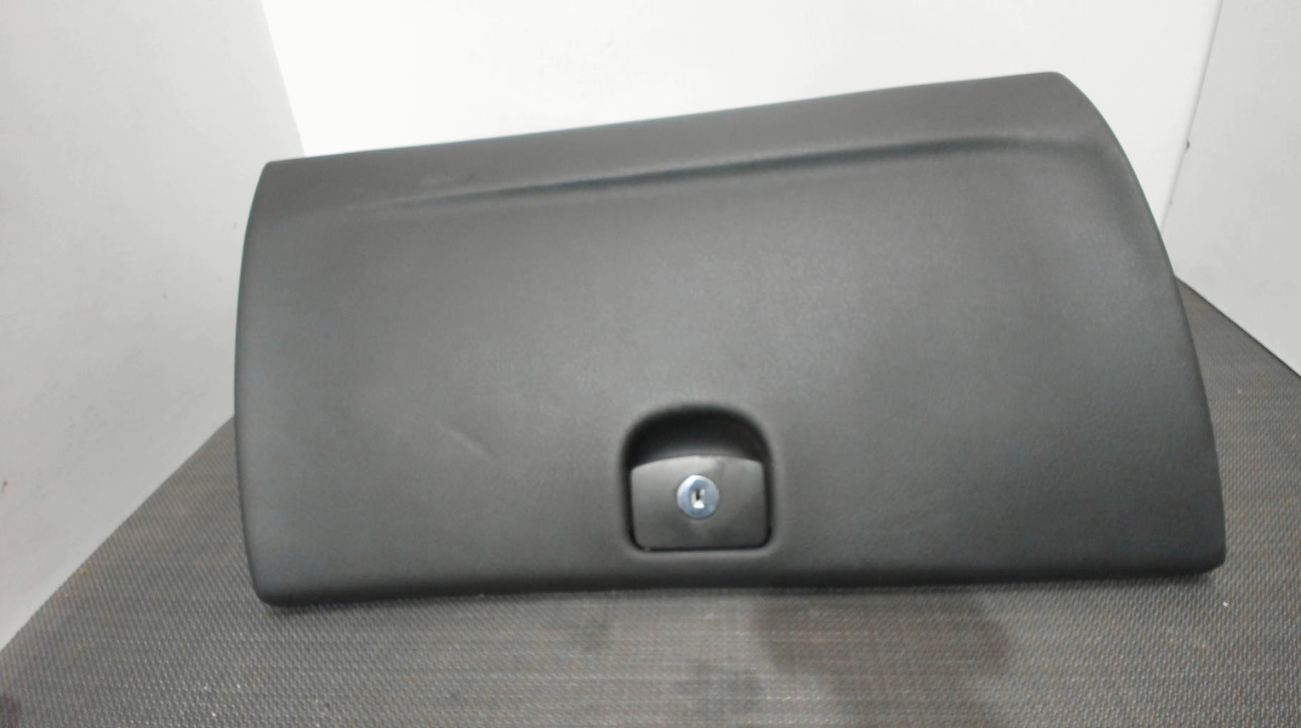 Boite a gants PEUGEOT 407 COUPE Diesel - 1