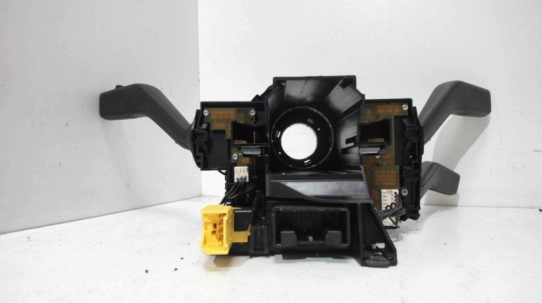 Image Com (Bloc Contacteur Tournant+Commodo Essuie Glace+Commodo Phare) - VOLKSWAGEN PASSAT 5