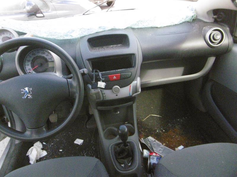 Image Feu arriere principal gauche (feux) - PEUGEOT 107