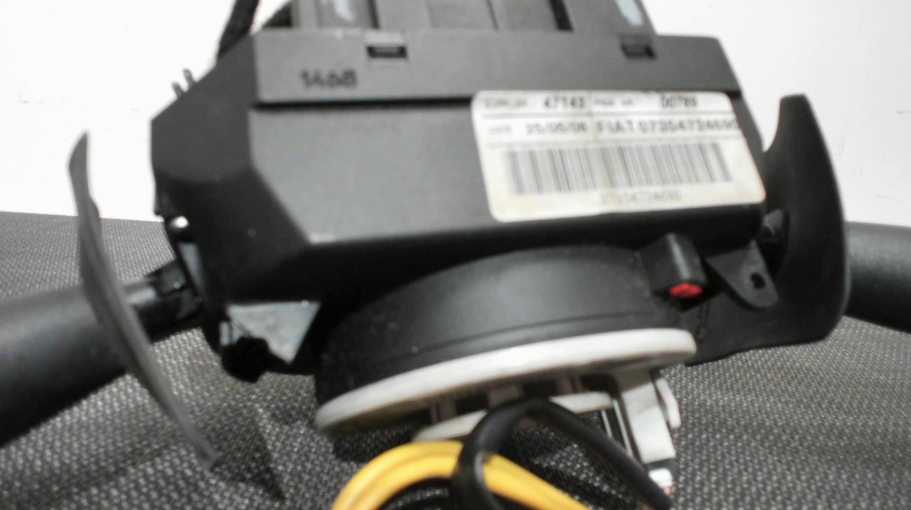 Image Com (Bloc Contacteur Tournant+Commodo Essuie Glace+Commodo Phare) - FIAT 500 2