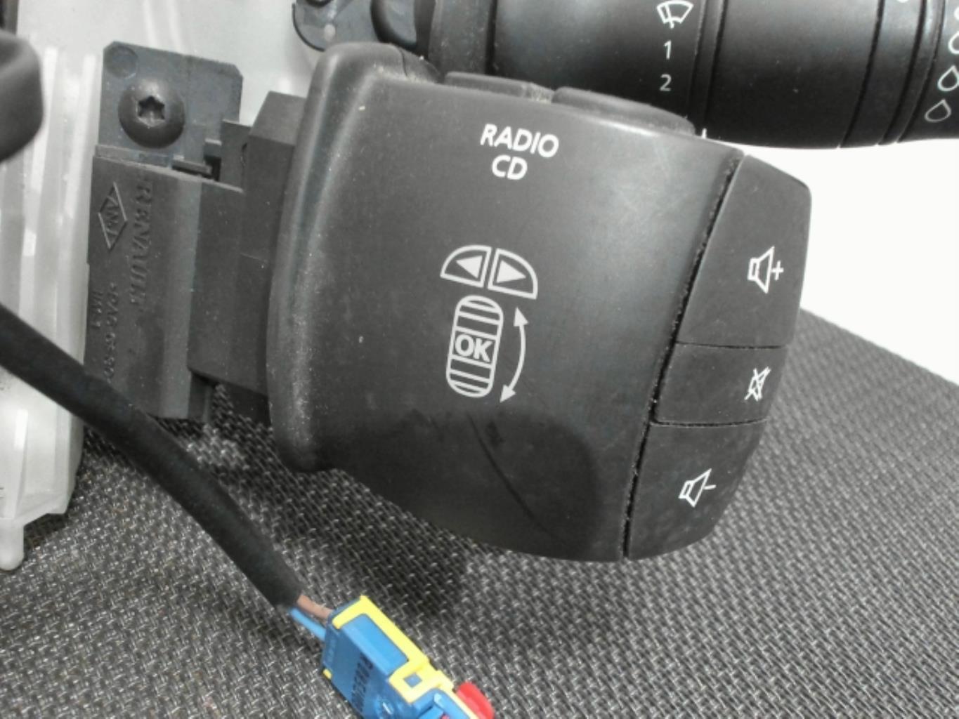 Image Com (Bloc Contacteur Tournant+Commodo Essuie Glace+Commodo Phare) - RENAULT MEGANE 3