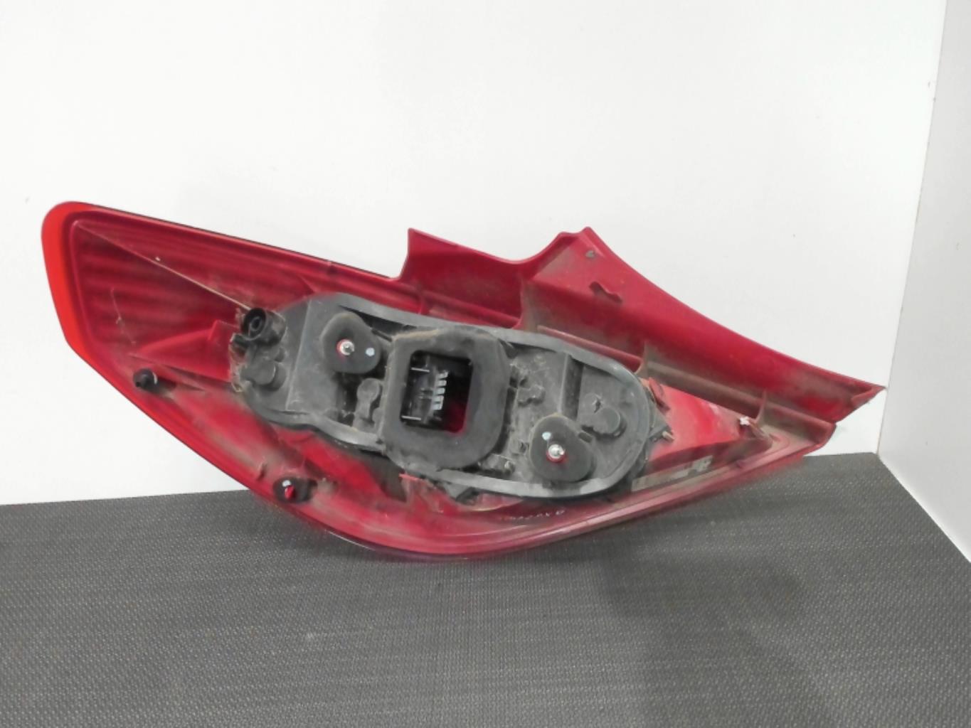 Image Feu arriere principal droit (feux) - OPEL CORSA D