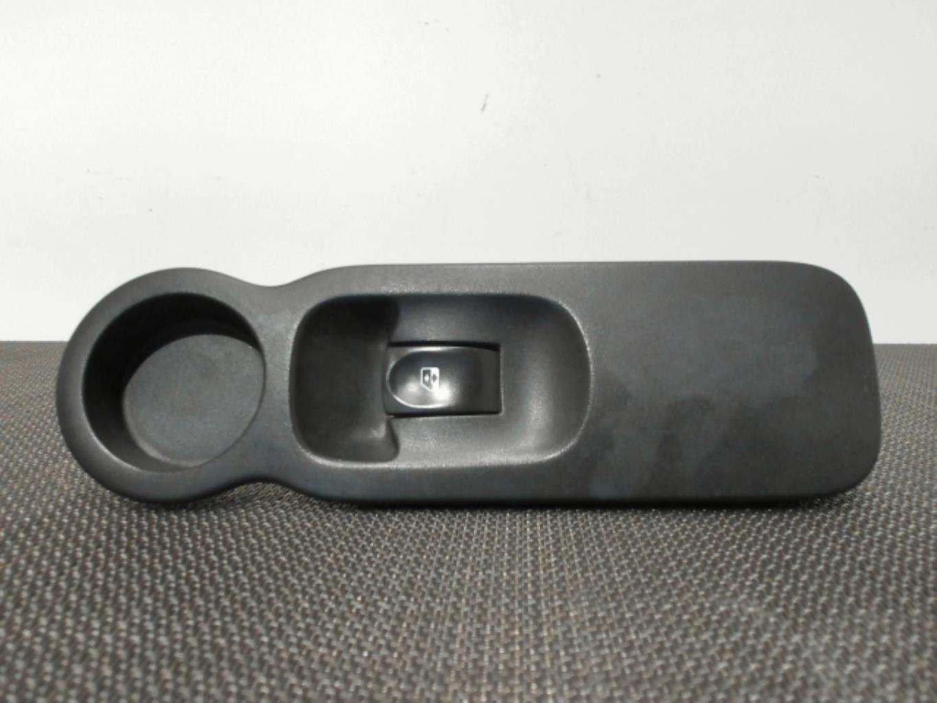 Image Interrupteur de leve vitre avant droit - RENAULT MODUS