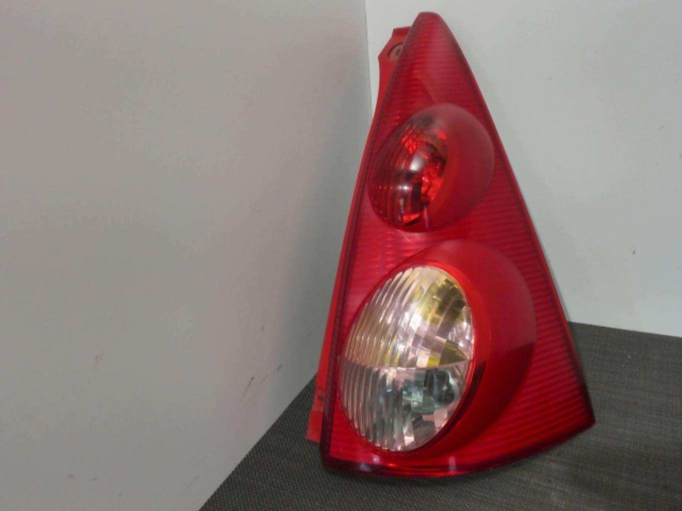 Image Feu arriere principal droit (feux) - PEUGEOT 107