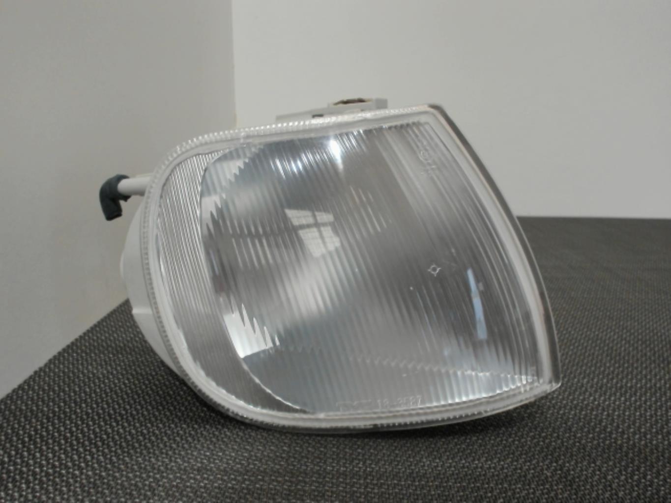 Image Optique avant secondaire droit (feux)(clignotant) - VOLKSWAGEN POLO 3