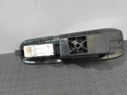 Image Interrupteur de leve vitre avant droit - PEUGEOT 308 2