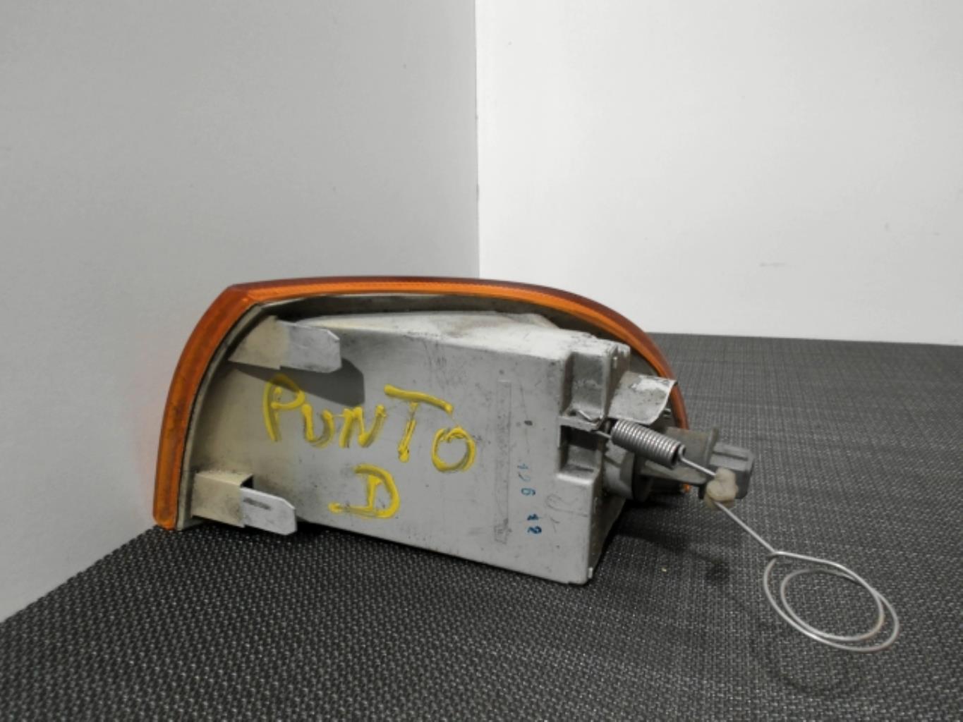 Image Optique avant secondaire droit (feux)(clignotant) - FIAT PUNTO 1