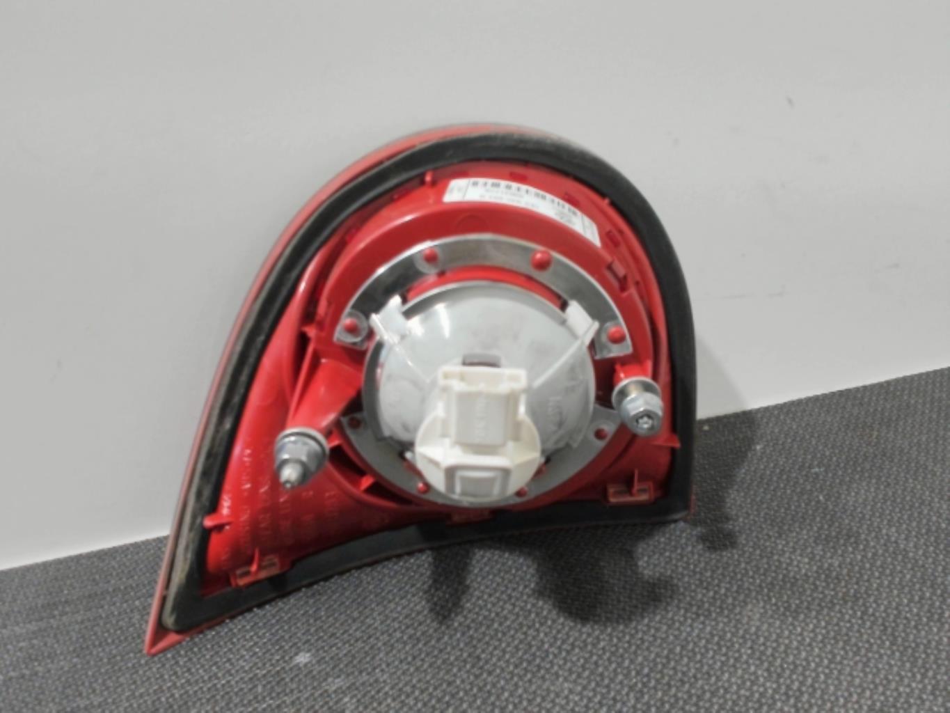 Feu arriere secondaire droit (feux) VOLKSWAGEN GOLF 5 Diesel - 1