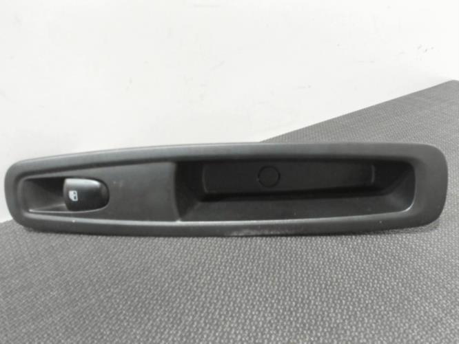 Image Interrupteur de leve vitre arriere gauche - RENAULT KADJAR